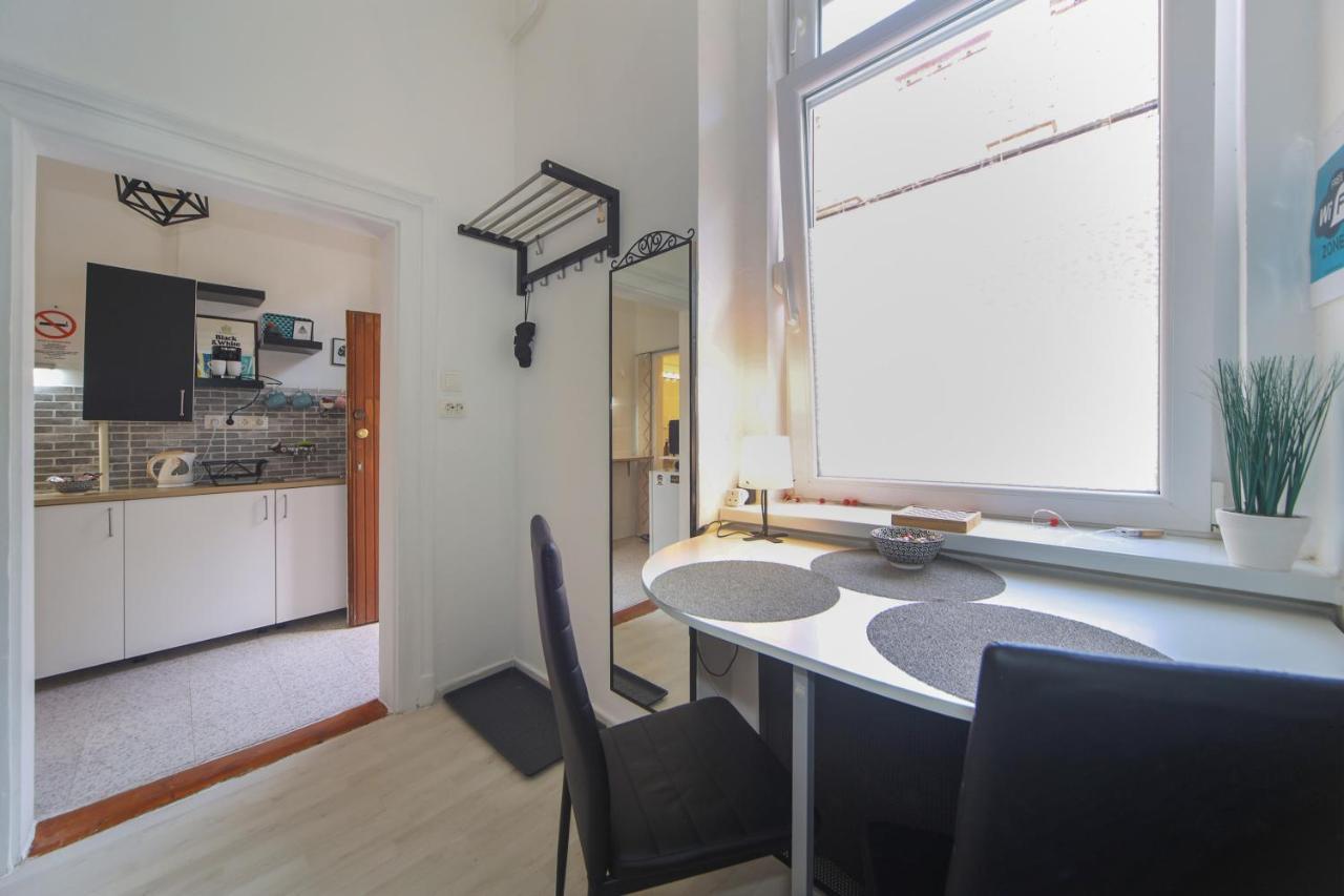 Cosy Studio Apartment With Airconditioner Budapest Exterior photo